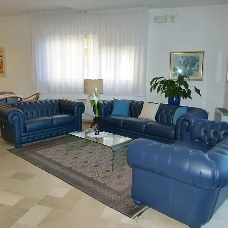 Paradise Hotel 3*