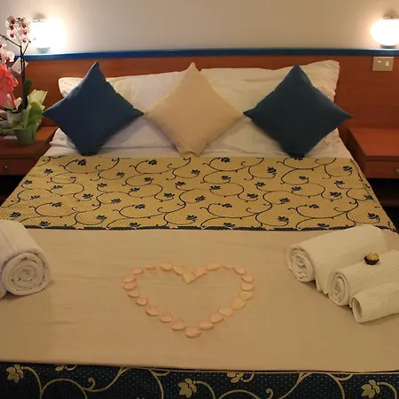 Paradise Hotel 3*