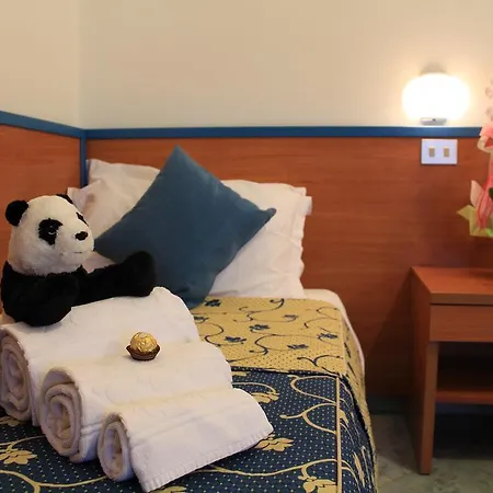 Paradise Hotel 3*