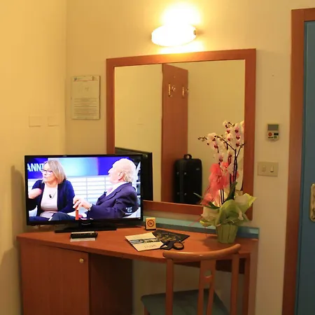 Paradise Hotel 3*