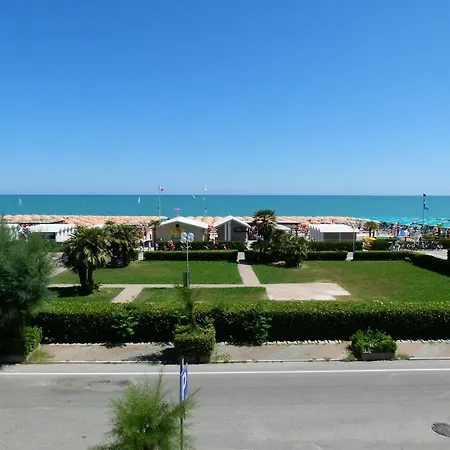 Paradise Hotel 3*