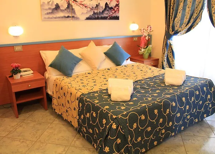 Paradise מלון 3*