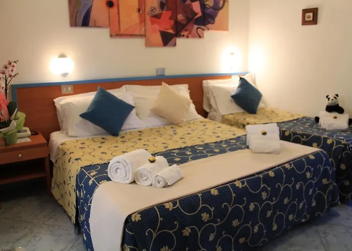 מלון Paradise 3*