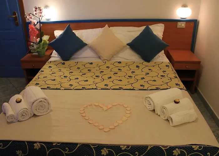 Paradise מלון 3*